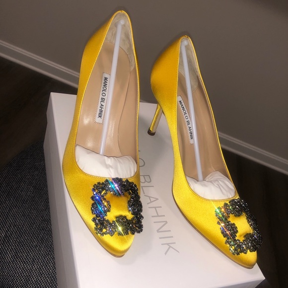 Manolo Blahnik 90mm Hangisi Pumps in yellow - Picture 5 of 16